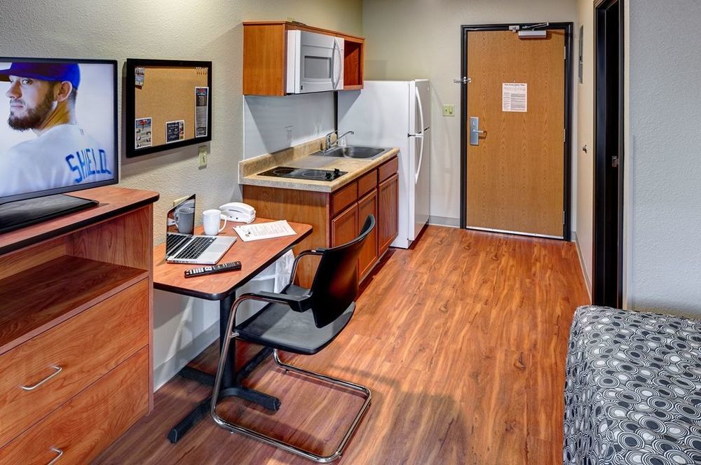 Extended Stay America Select Suites - Wichita - North Room photo