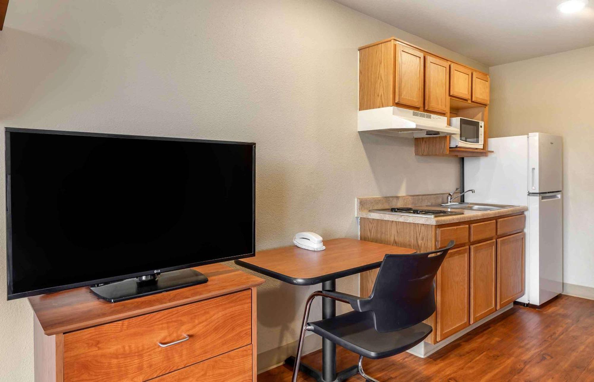 Extended Stay America Select Suites - Wichita - North Exterior photo