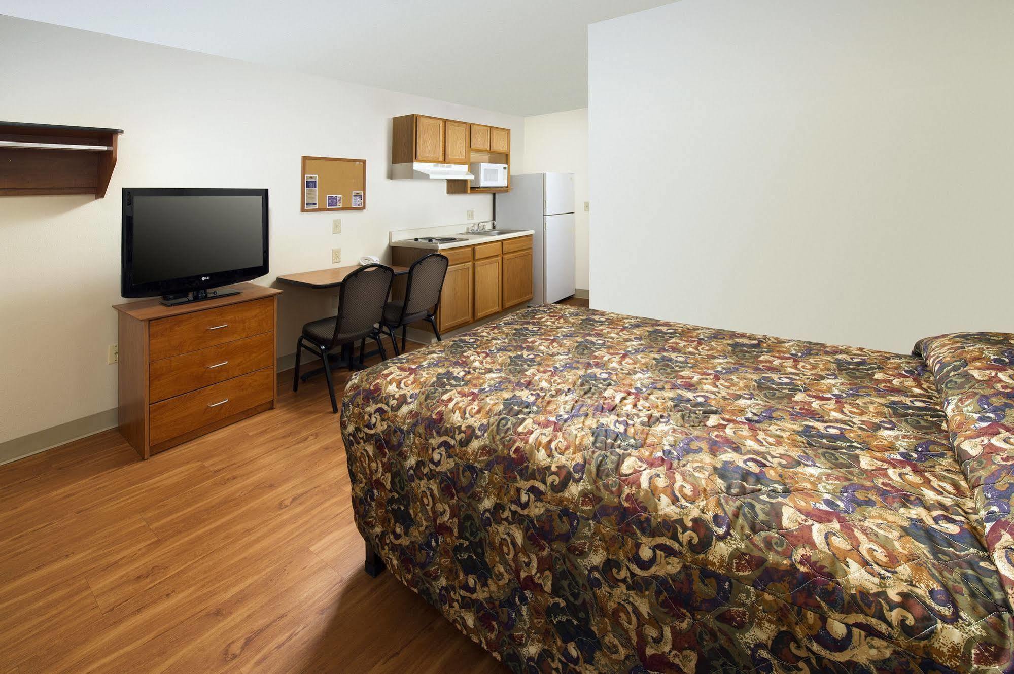 Extended Stay America Select Suites - Wichita - North Exterior photo